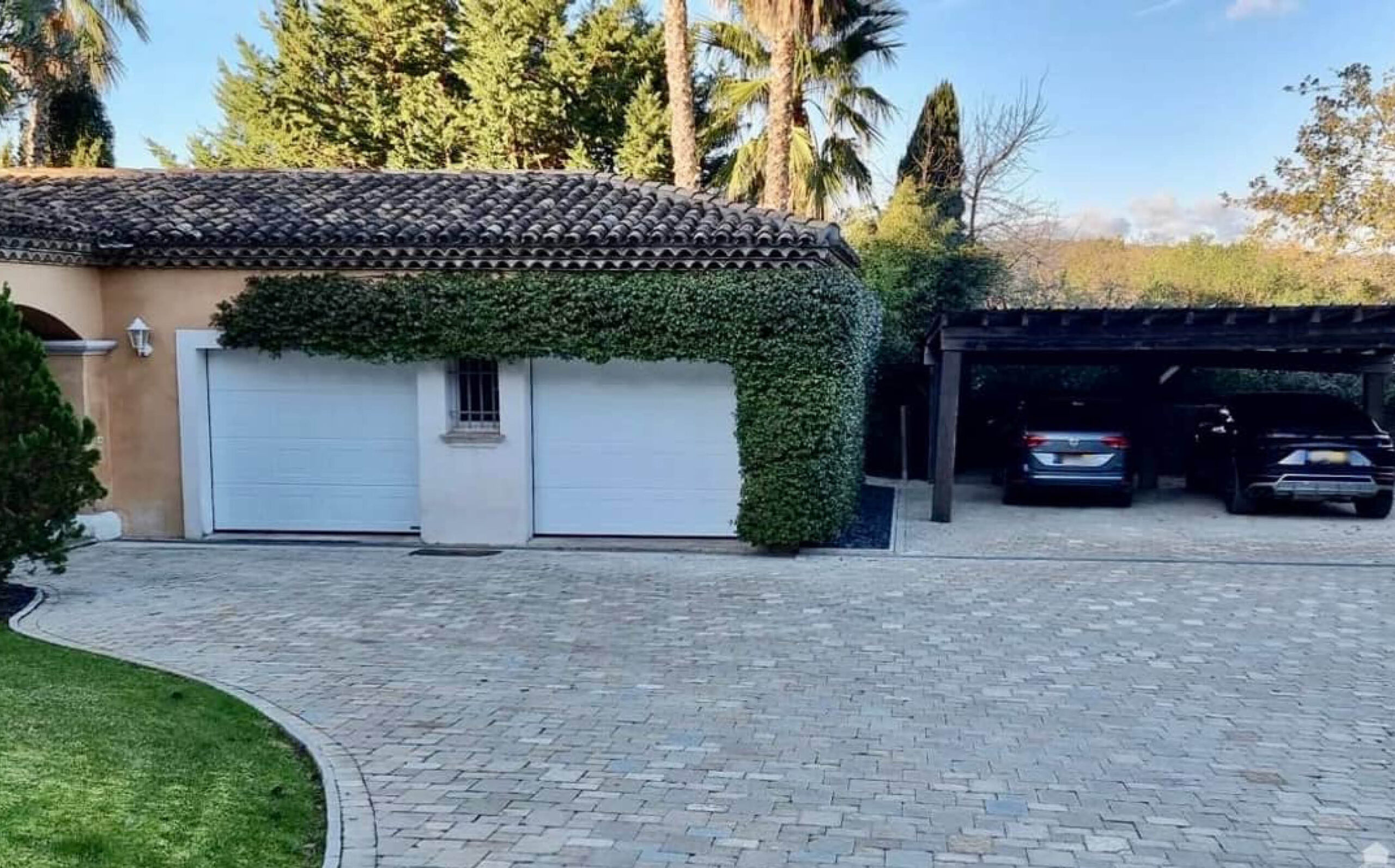 3372x2100 Garage